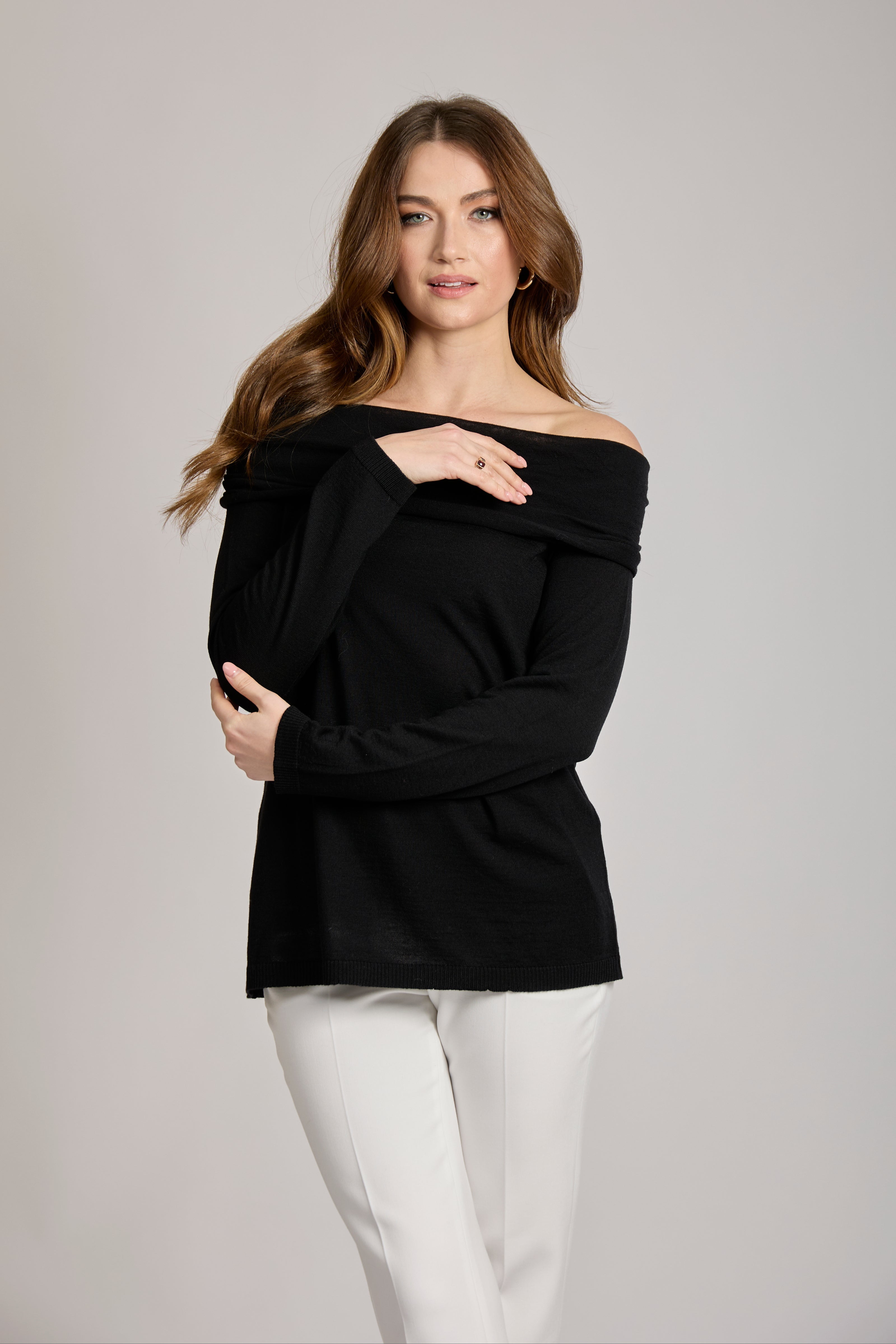 Black cashmere crewneck knit top
