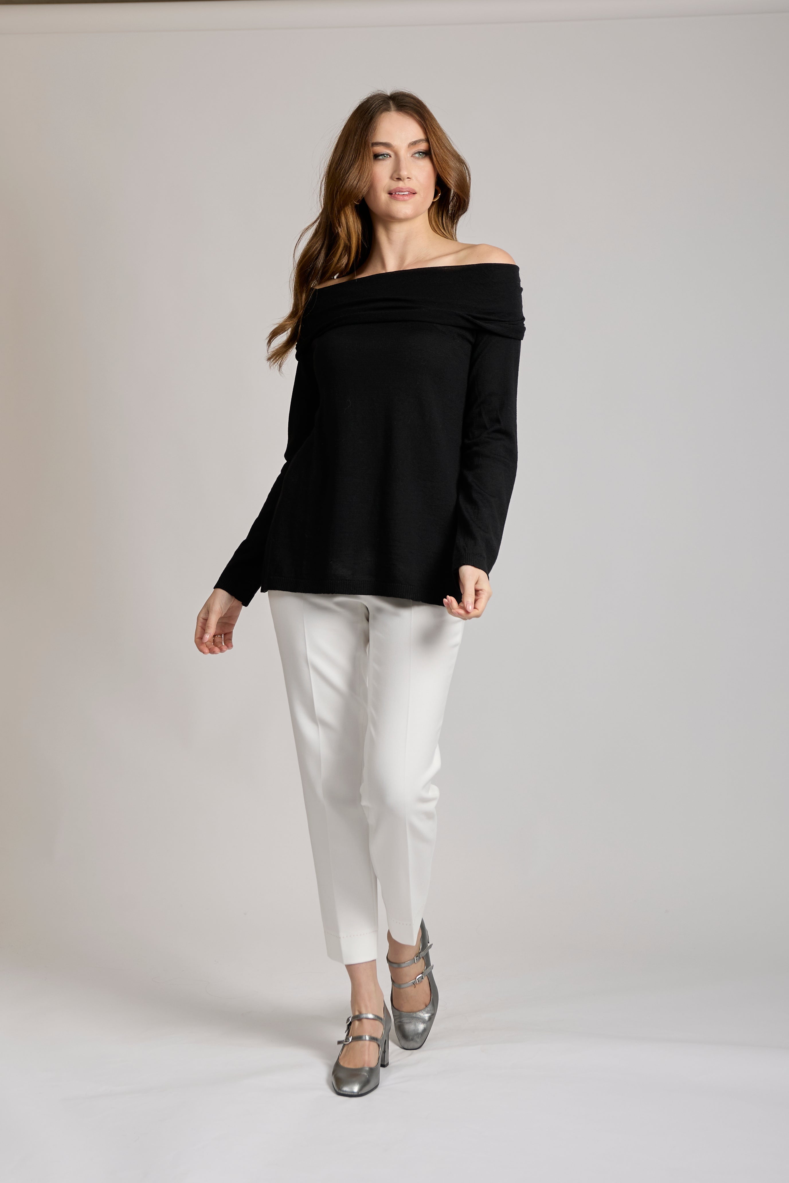 Divine Cashmere cashmere crewneck knit top in Black, classic crewneck silhouette