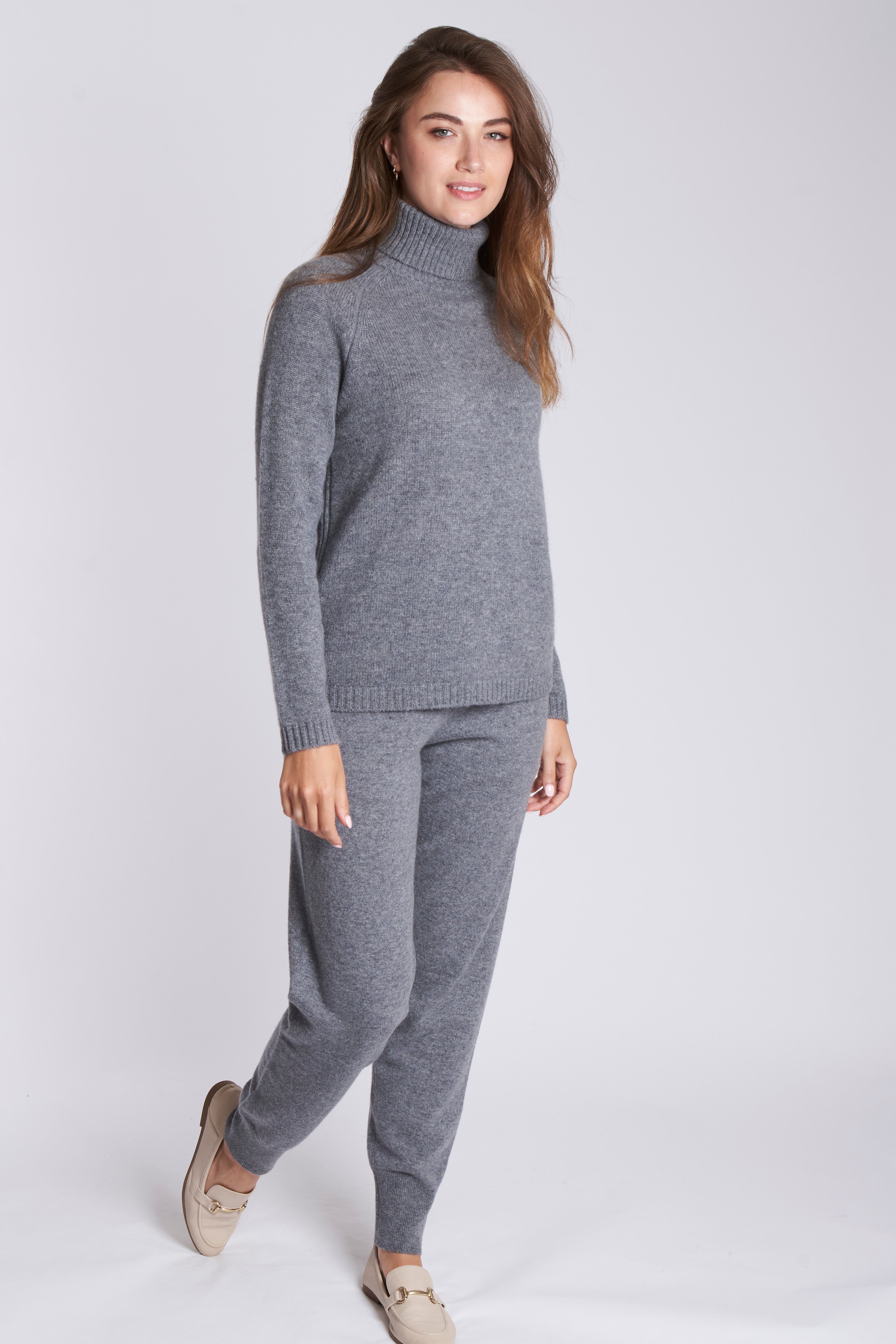 Divine Cashmere joggers in cashmere, relaxed tapered silhouette with drawstring waist and ribbed cuffs