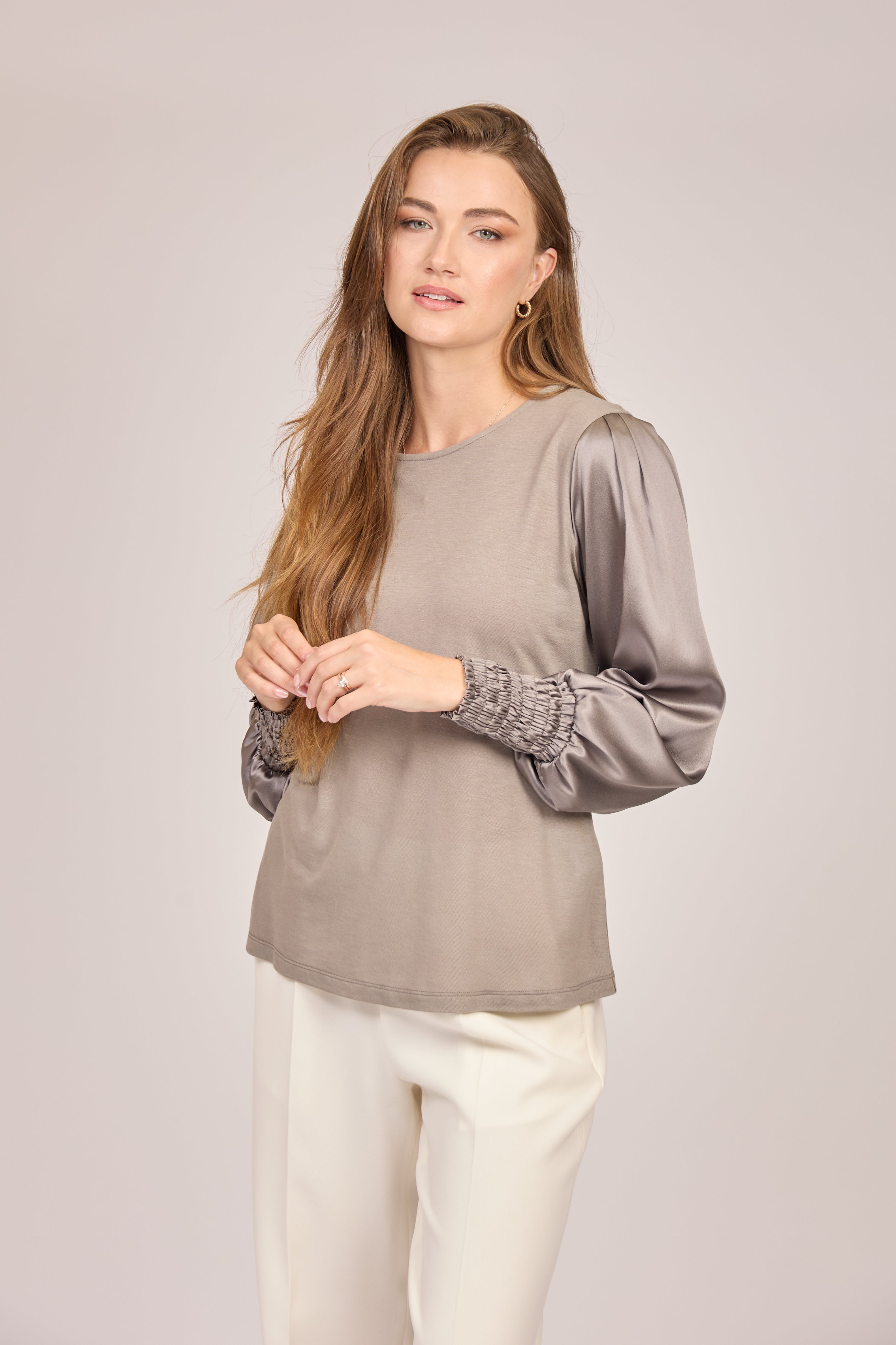 Cashmere knit top with silk sleeves in Tortora