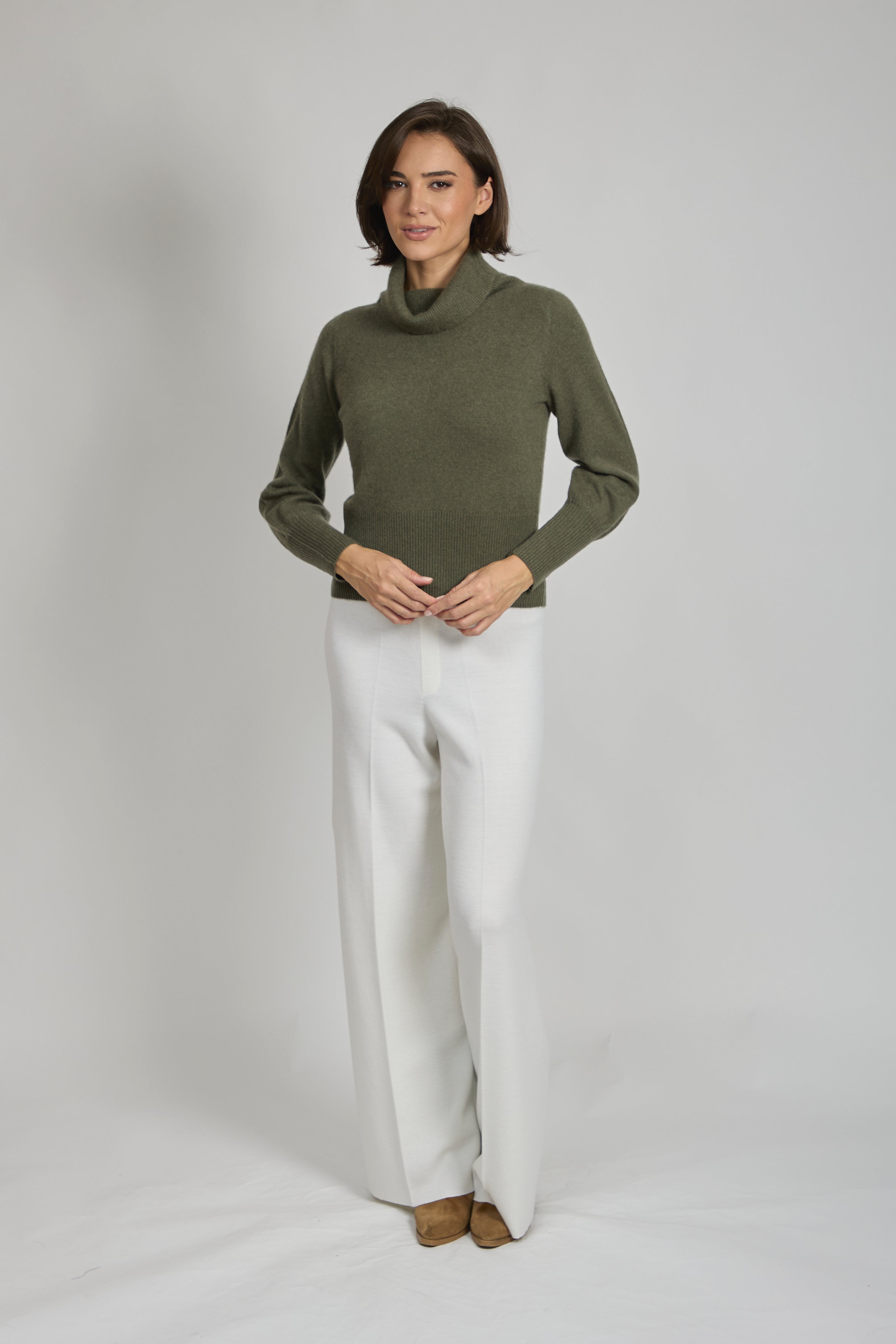 Cashmere roll-neck jumper with balloon sleeves, ribbed cuffs and hem.