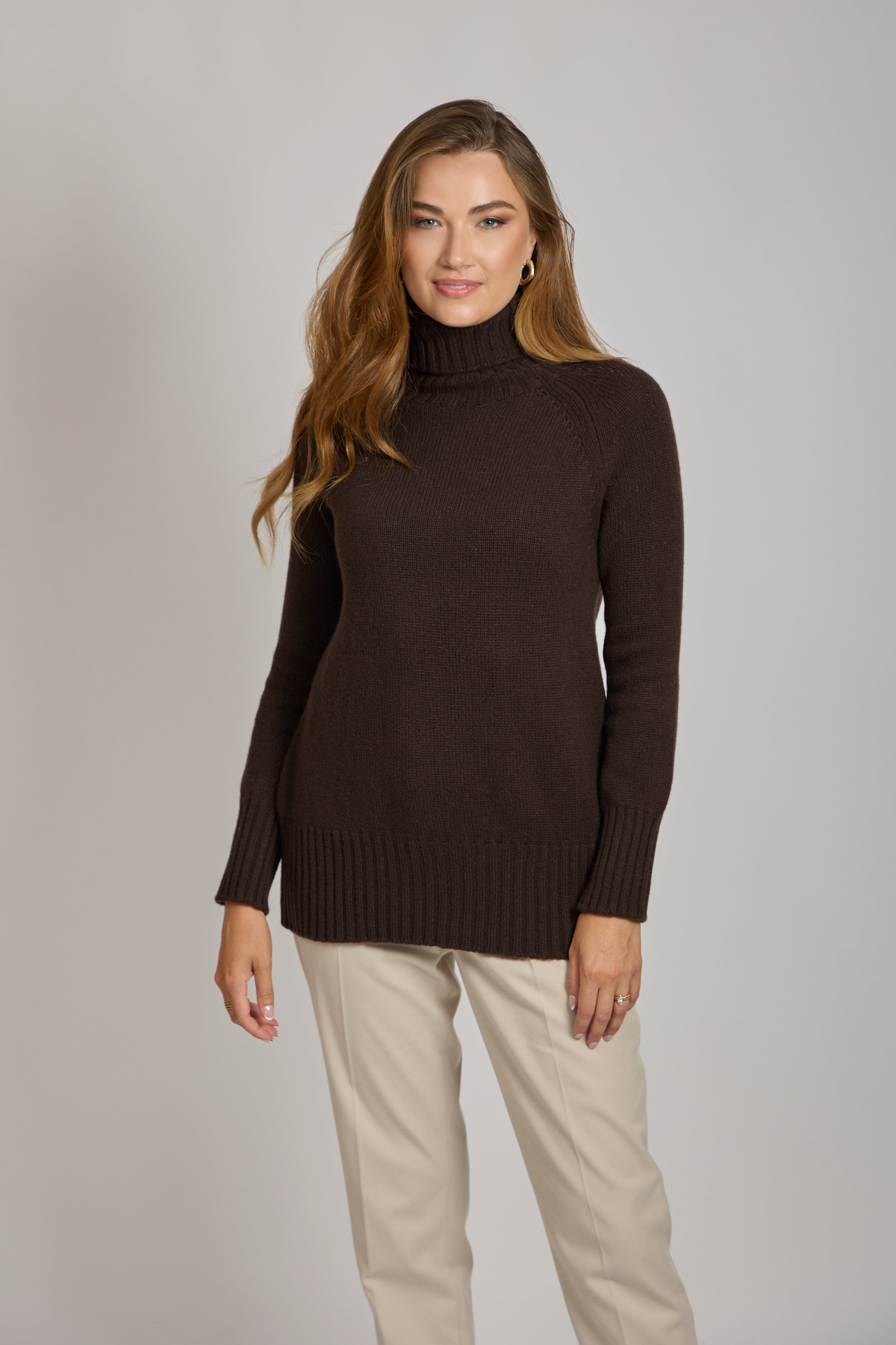 Divine Cashmere pure cashmere turtleneck jumper with long sleeves and ribbed trim, relaxed fit
