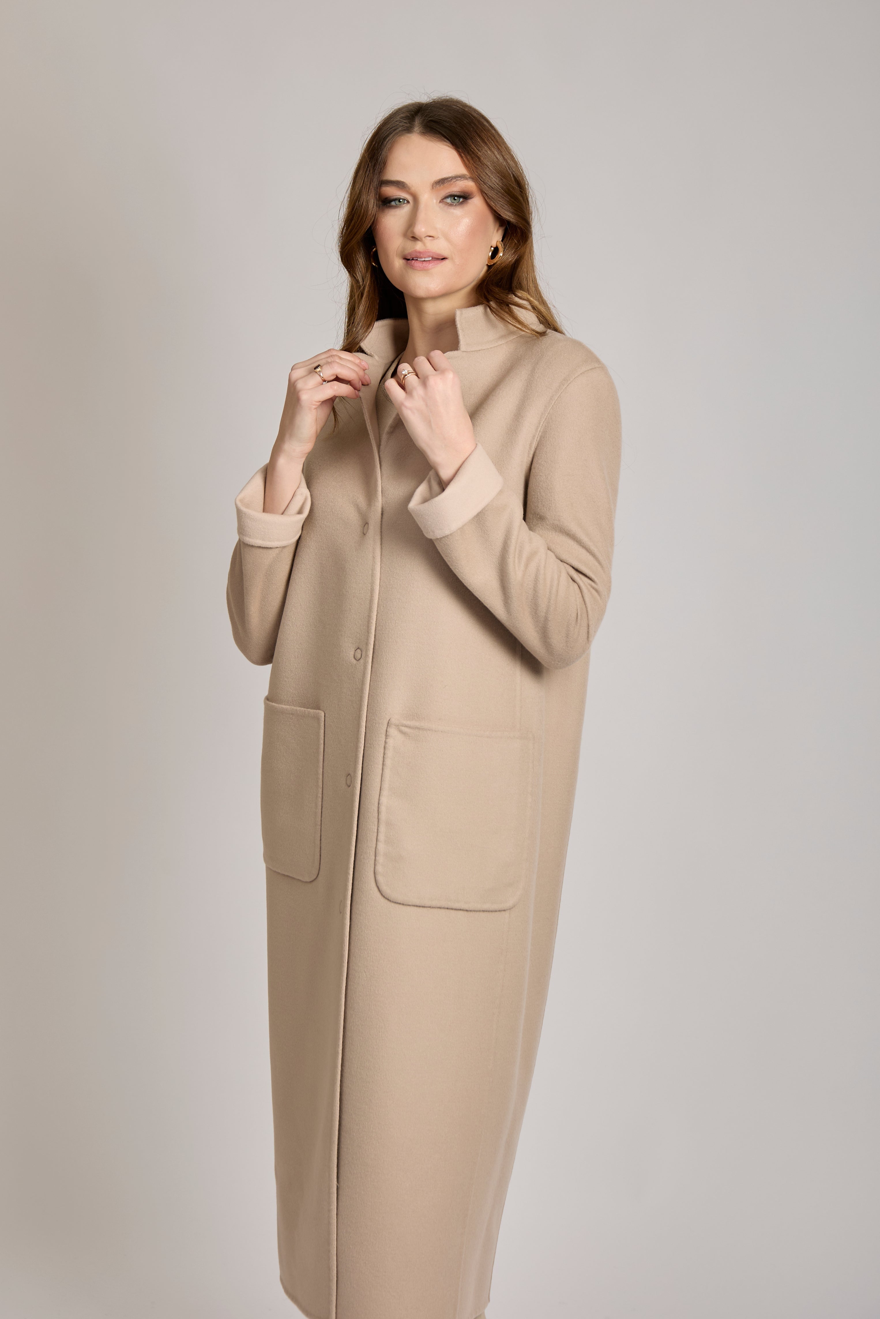 Reversible cashmere coat in nude with straight silhouette and long sleeves