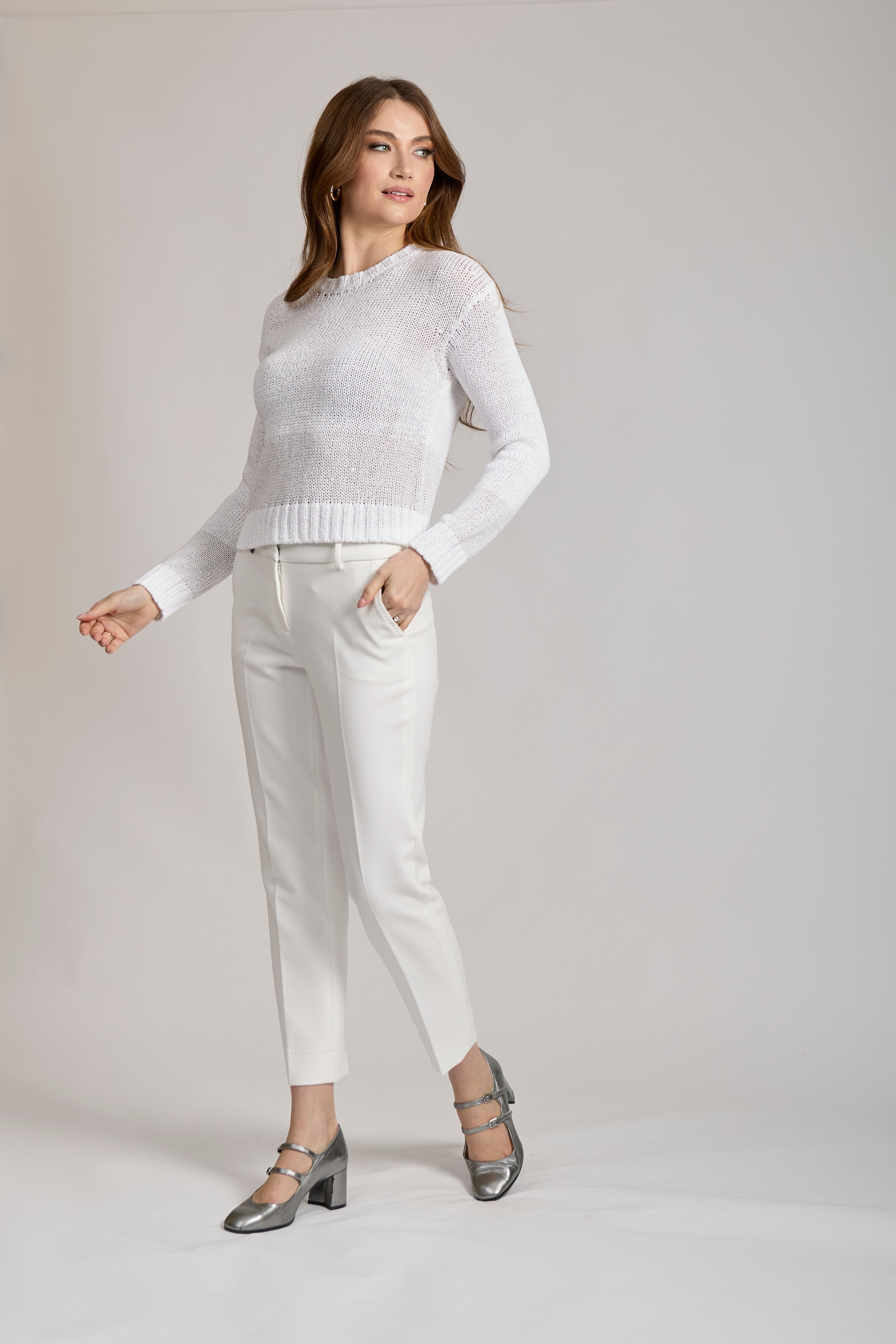 Ribbed cashmere top in white, textured knit with a streamlined silhouette
