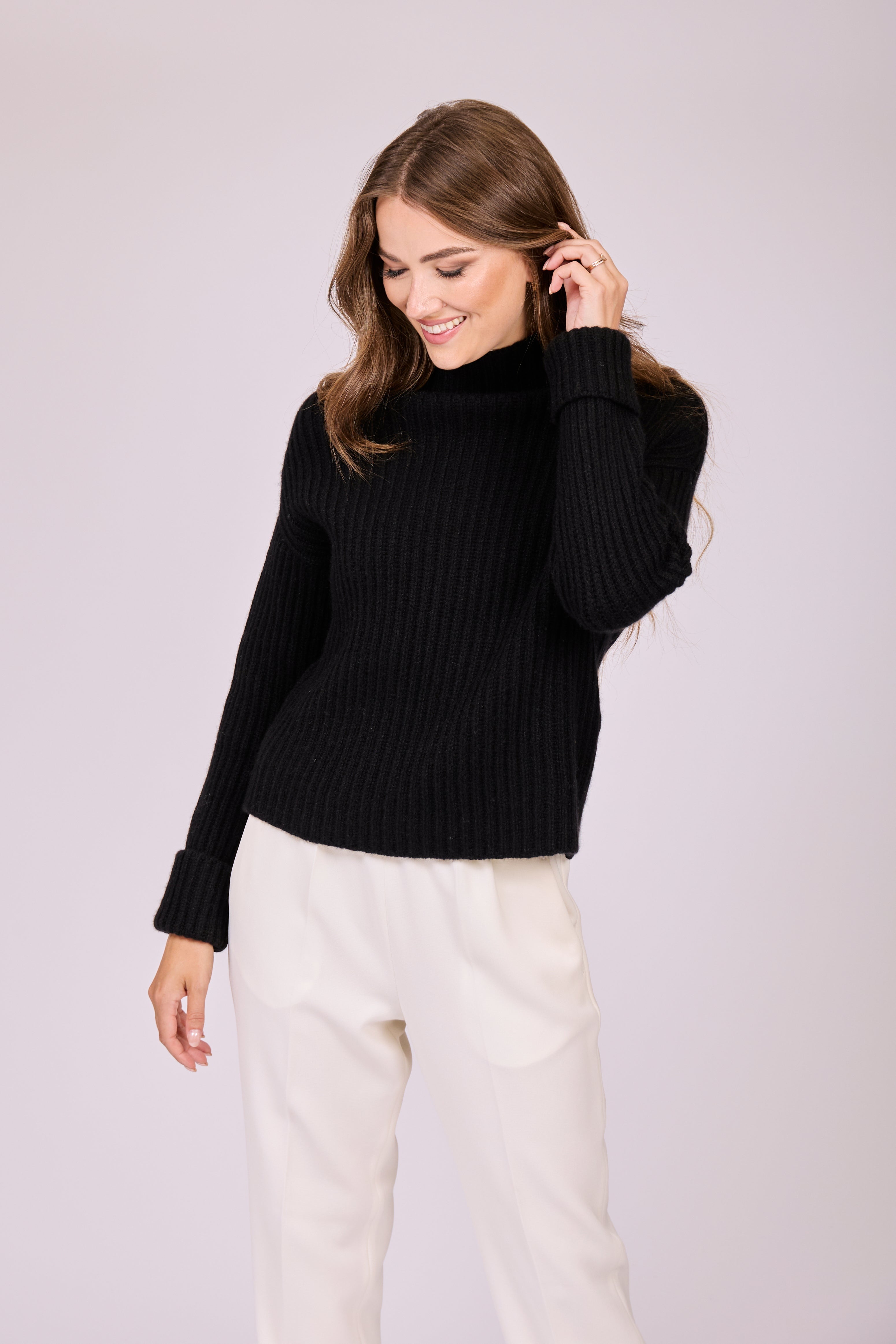 Ribbed high-neck cashmere sweater from Divine Cashmere, long sleeves and textured knit.
