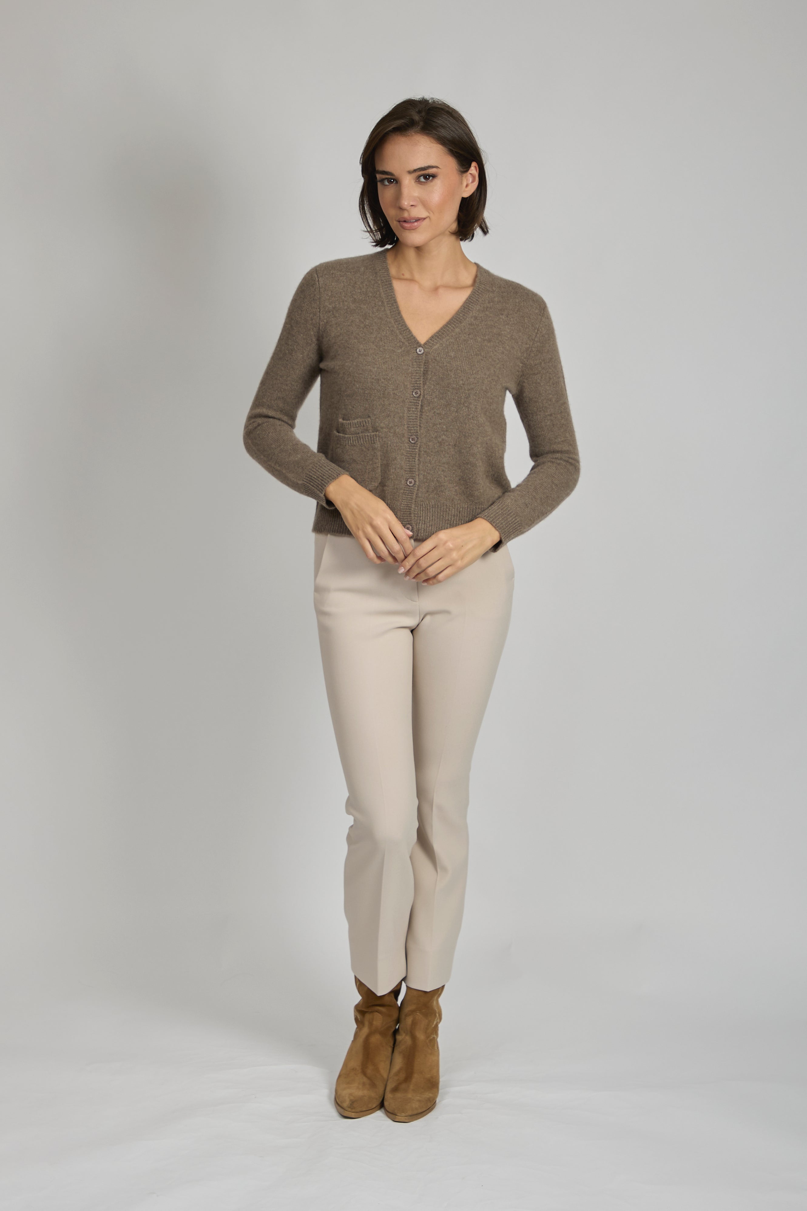 Divine Cashmere short cashmere cardigan, cropped silhouette with long sleeves
