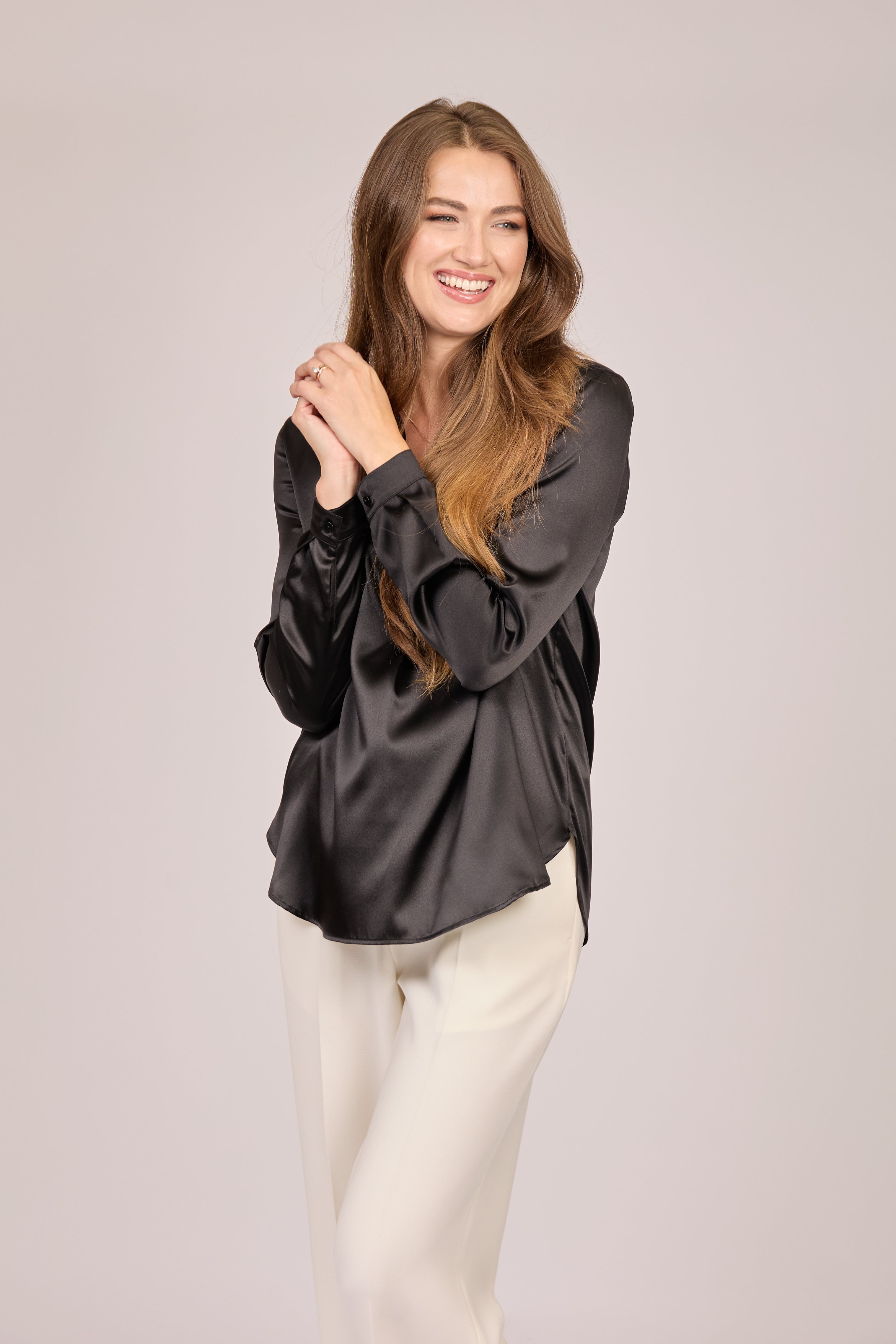 Divine Cashmere silk button-down shirt with pointed collar, front buttons and tailored silhouette