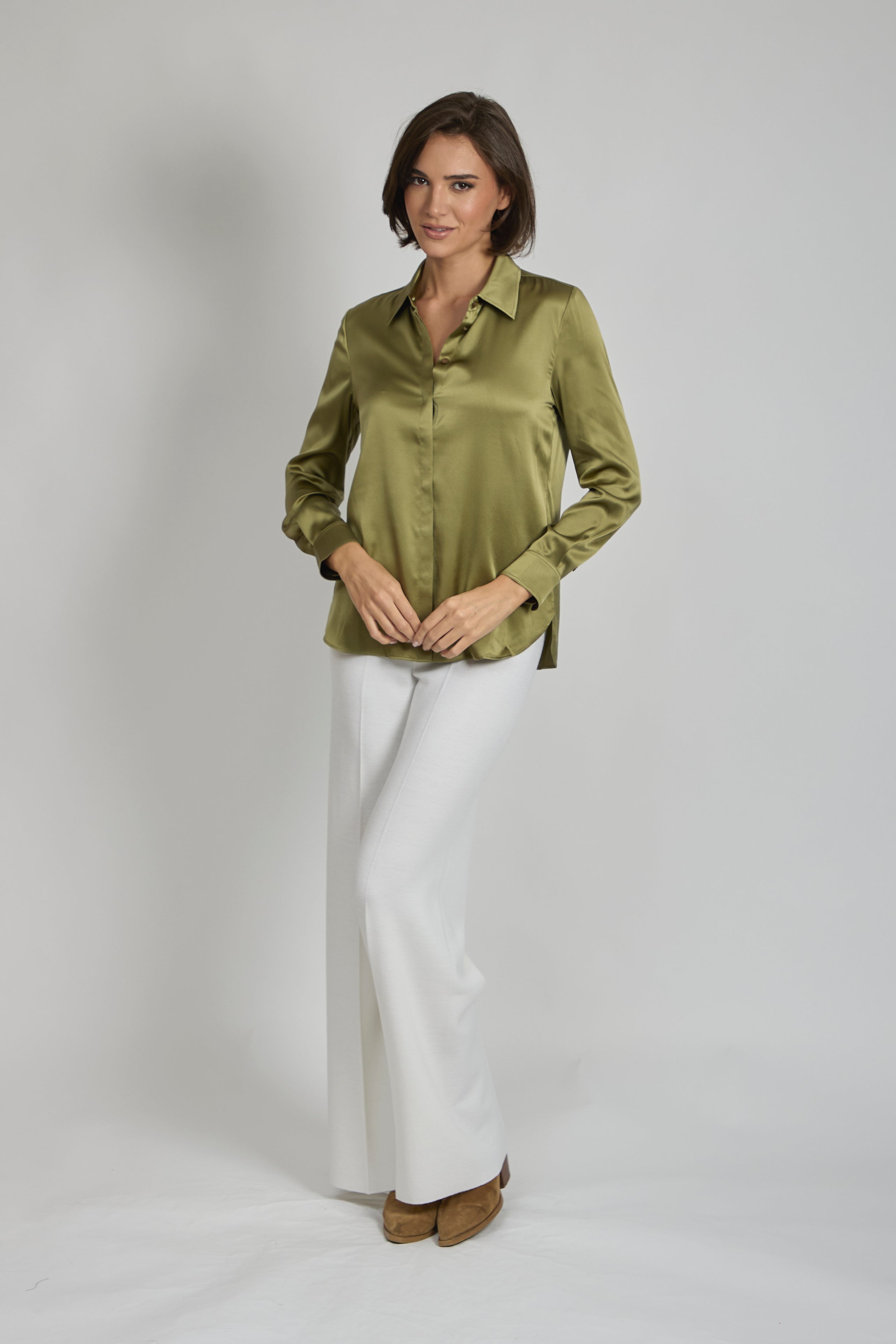 Divine Cashmere silk shirt with button-front, collar and long sleeves