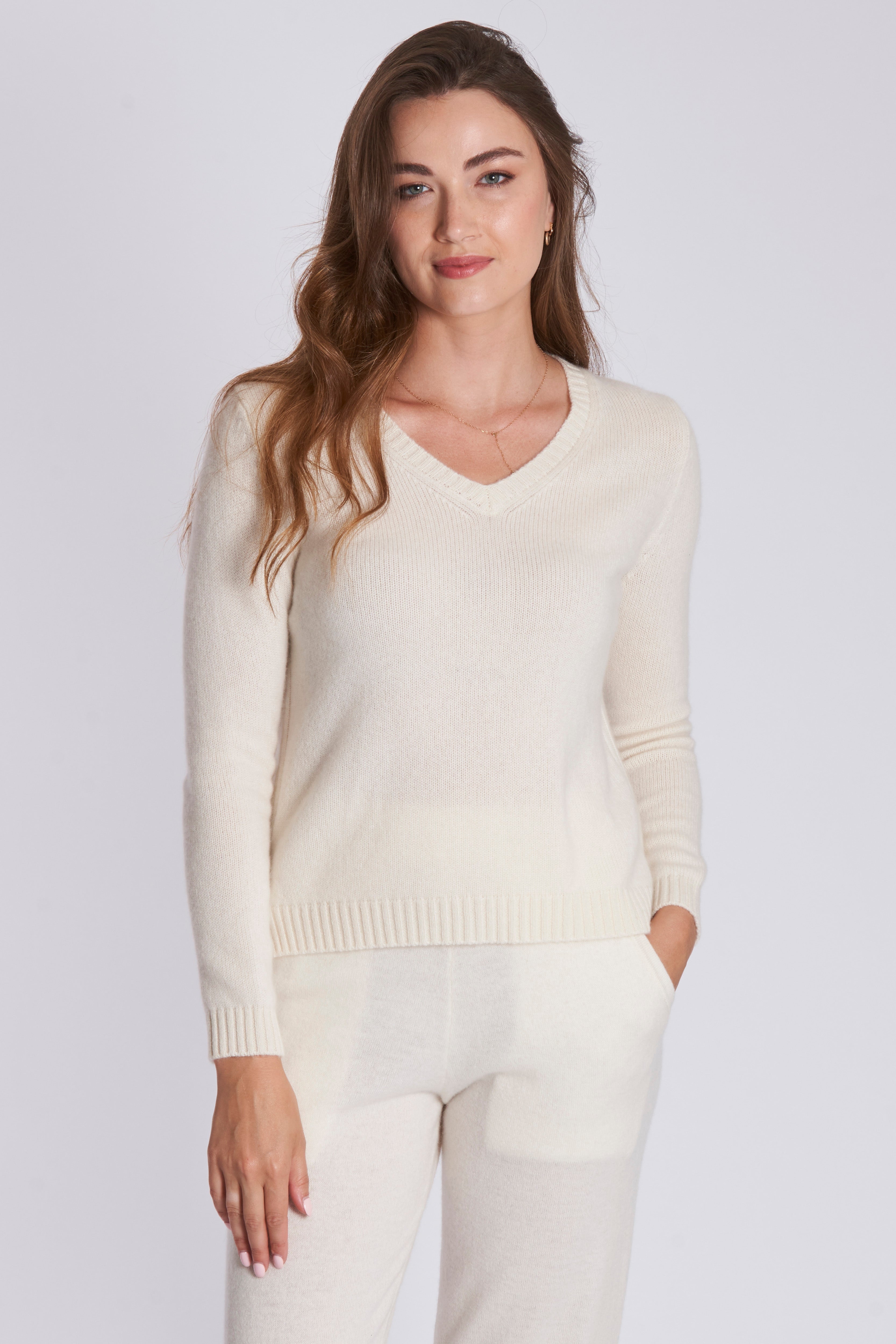 Ivory V-neck cashmere jumper with side slits