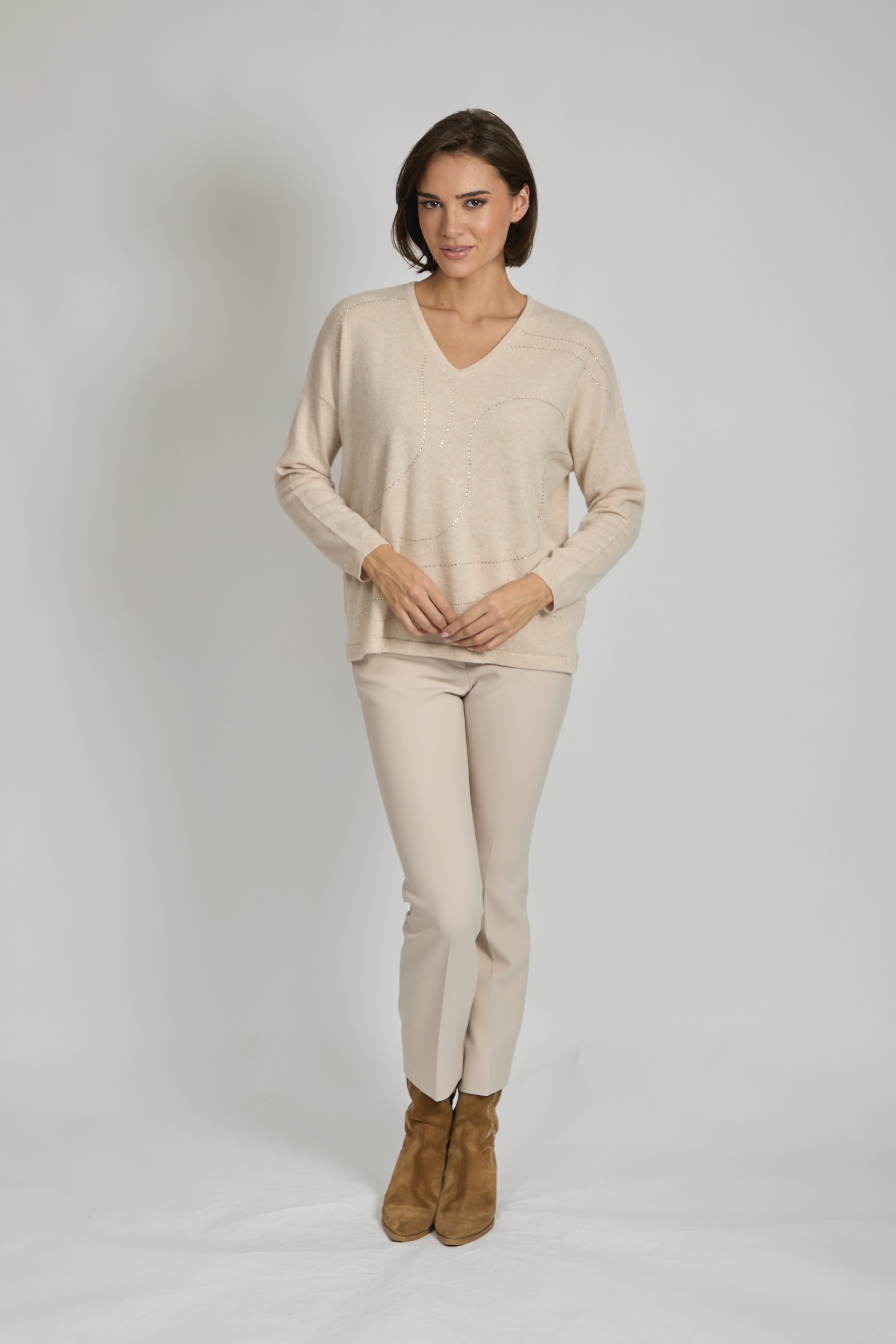 V-neck cashmere jumper with sequin lining along the neckline