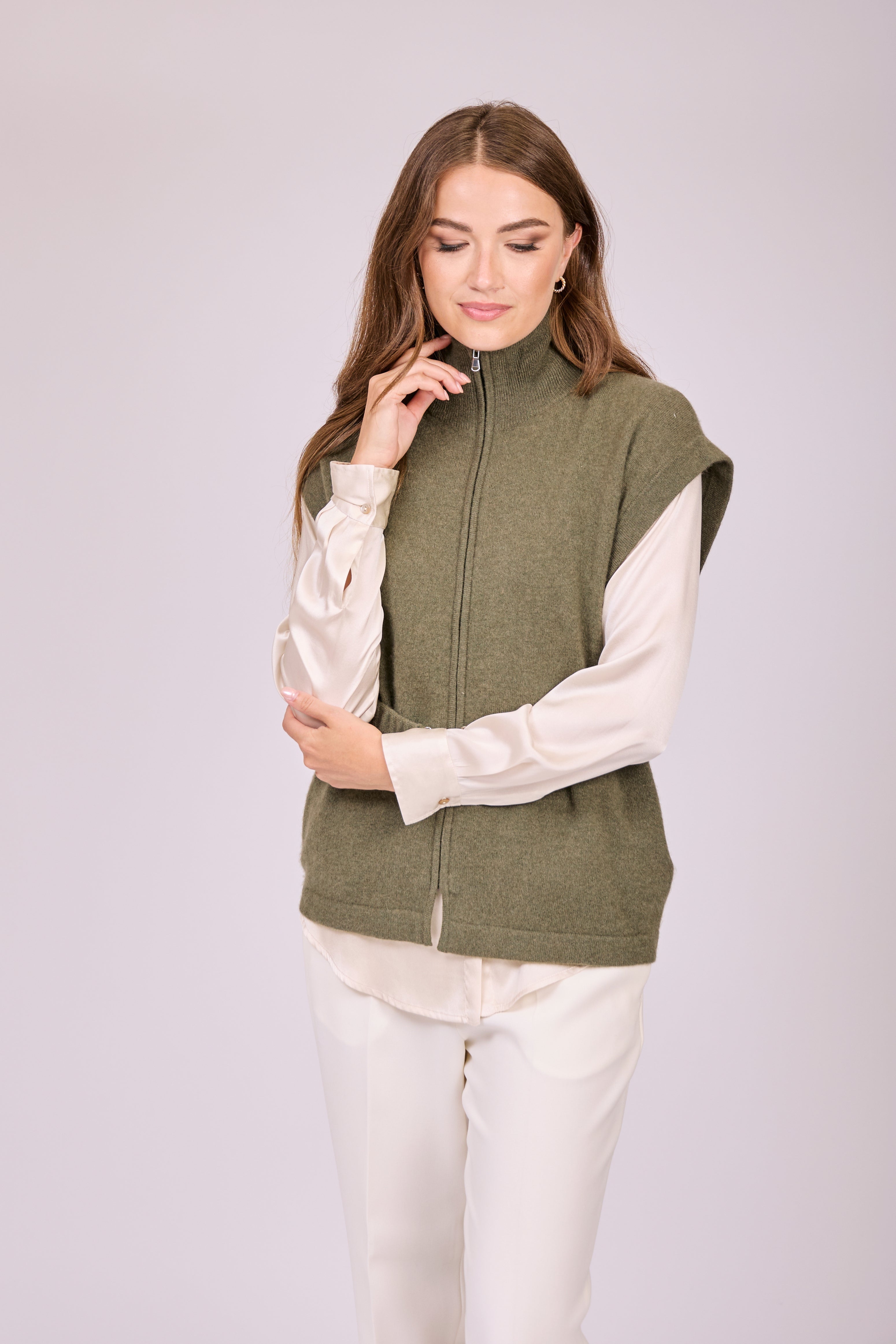 Divine Cashmere Vegetal full-zip cashmere vest with stand collar and front zipper, sleeveless.